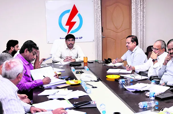 విద్యుత్‌ సమస్యలను సత్వరం పరిష్కరించండి