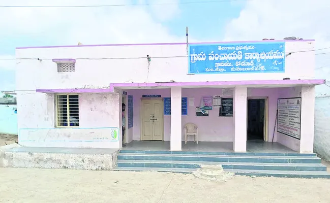 గ్రామ  ప్రథమ పౌరుడు సర్పంచ్‌ 
