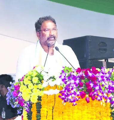 వైఎస్సార్‌లా నీళ్లిచ్చిన దైవం రేవంత్‌రెడ్డి 
