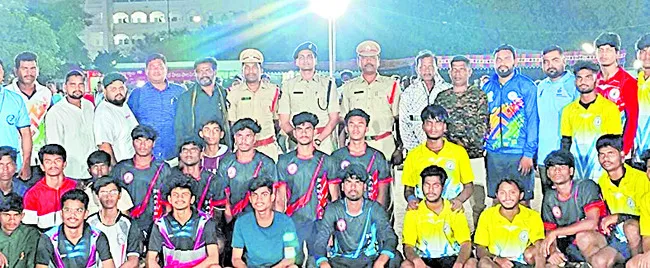 రాష్ట్రస్థాయి హ్యాండ్‌బాల్‌ పోటీలు ప్రారంభం 