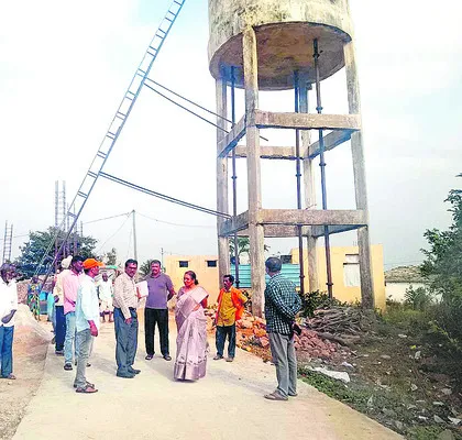 ట్యాంకును కూల్చివేయండి 
