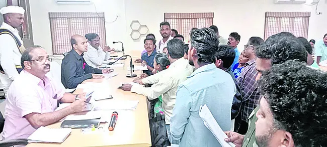 సమస్యలను సత్వరమే పరిష్కరించాలి 