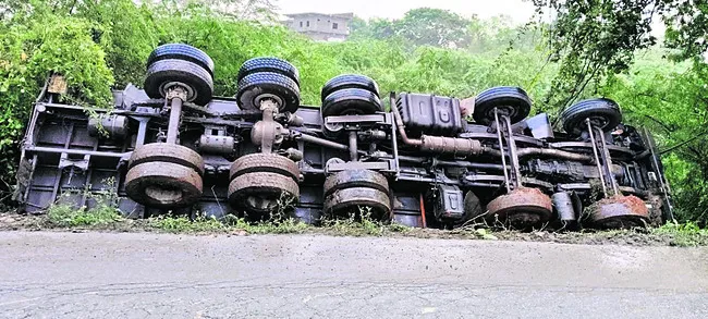 ఇద్దరి ఆత్మహత్యాయత్నం   