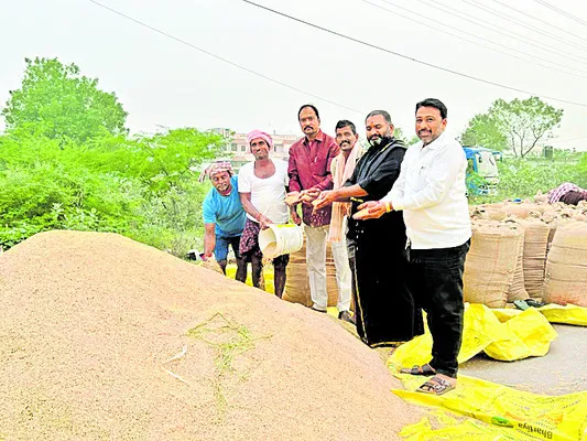 అన్నదాతకు అడుగడుగునా కష్టాలు 
