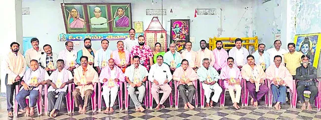 ఆర్‌ఎంపీలకు పద్మశాలీ సమాజం సన్మానం