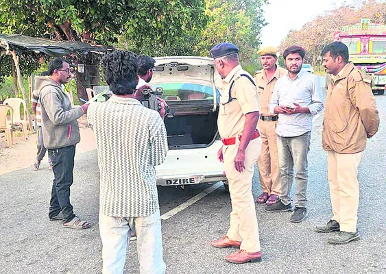 సరిహద్దు చెక్‌పోస్టు తనిఖీ