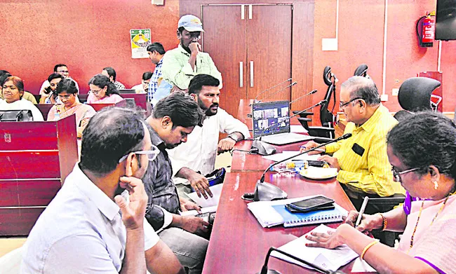 అర్జీల సత్వర పరిష్కారానికి కృషి 