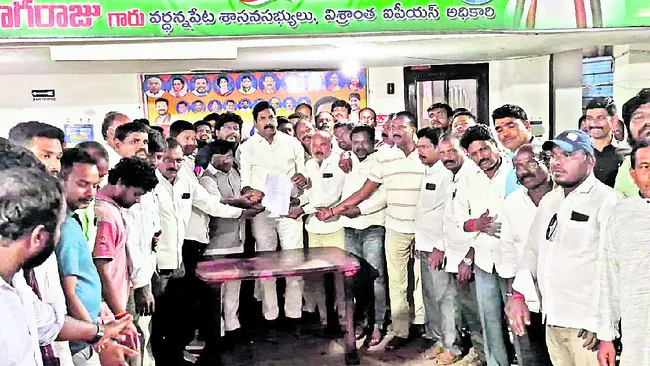 వంద పడకల ఆస్పత్రి వర్ధన్నపేటలోనే నిర్మించాలి