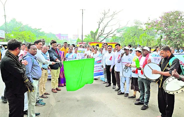 హెచ్‌ఐవీపై అపోహలు తొలగించాలి