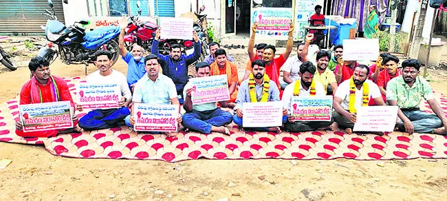 చెరువు కాపాడాలంటూ నిరశన దీక్ష 