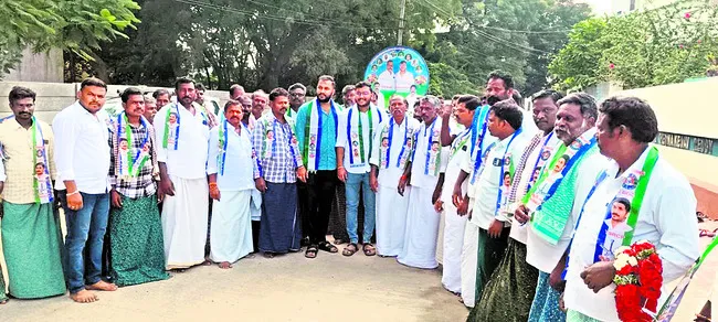 స్థానిక ఎన్నికల్లో వైఎస్సార్‌సీపీ గెలుపే లక్ష్యం