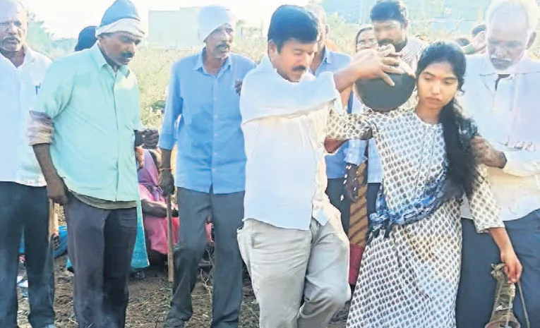 daughter did funerals of her father at nizamabad