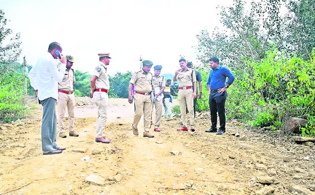 33 పార్కింగ్‌ స్థలాలు