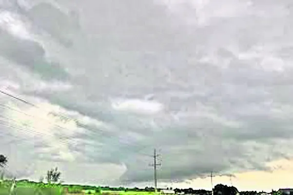 కమ్మేసిన మేఘాలు 