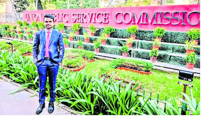 గుర్రాజుపేట విద్యార్థికి ఐఈఎస్‌లో 128 ర్యాంకు 