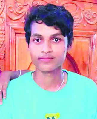 రోడ్డు ప్రమాదంలో యువకుడి దుర్మరణం