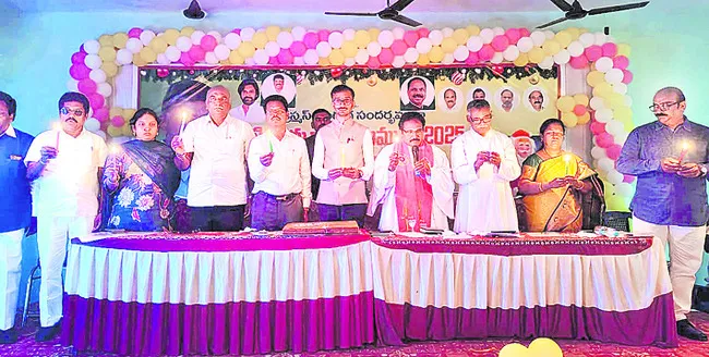 ప్రేమమూర్తిగా భువిలోకి వచ్చిన ఏసుక్రీస్తు 