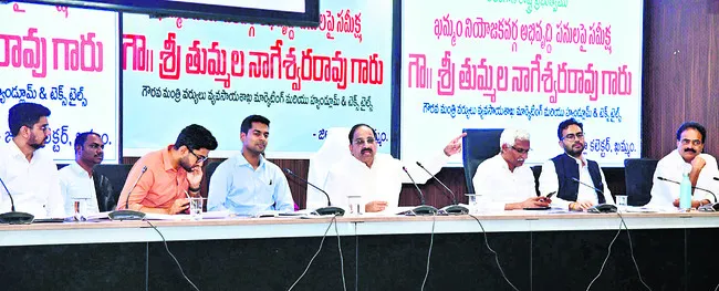 గడువులోగా అభివృద్ధి పనులు