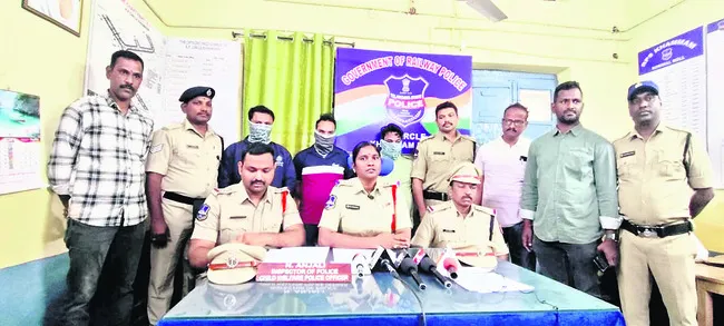 ఐదేళ్ల తర్వాత చిక్కిన నిందితులు