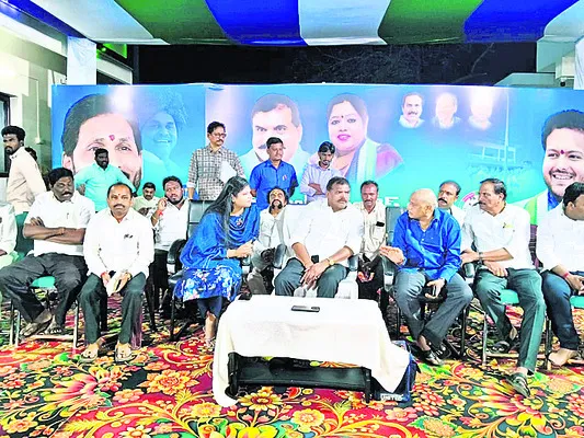 ప్రజావ్యతిరేక పాలనను ఎండగట్టండి 