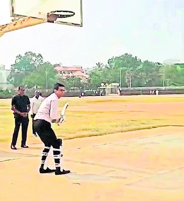 కొడితే సిక్సే! 