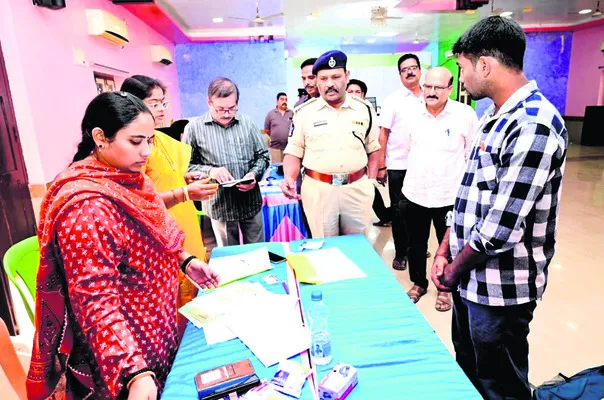 శిక్షణకు కానిస్టేబుళ్లు 