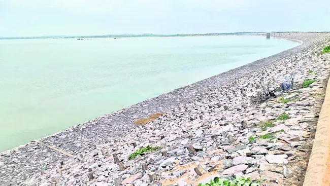 మరమ్మతుకు గ్రహణం.. పంటలకు శాపం 