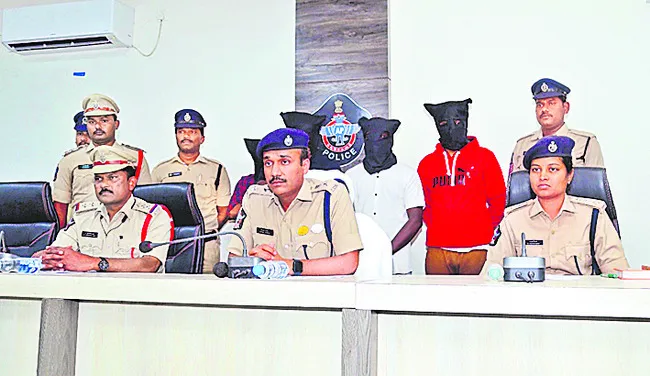 డిజిటల్‌ అరెస్ట్‌ పేరుతో రూ.42 లక్షలు స్వాహా  