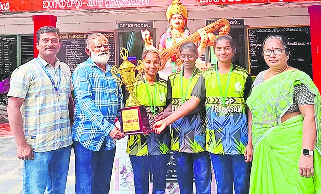 జాతీయ స్థాయి వాలీబాల్‌ పోటీలకు ఎంపిక 