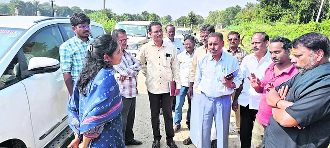 క్వారీలతో పల్లె రోడ్లు ఛిద్రం 