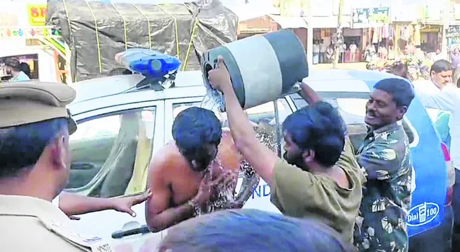 తమ నేతకు ఉప సర్పంచ్‌ పదవి రాలేదని..