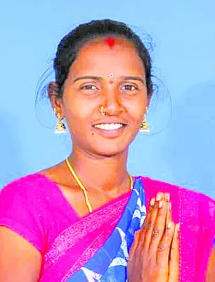 ● తొలి సర్పంచ్‌గా చరిత్ర
