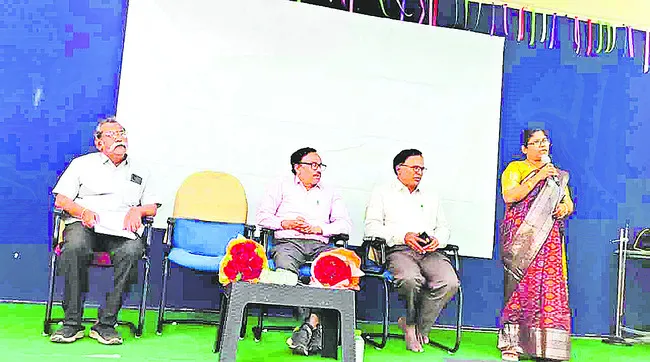 ఇంటర్మీడియెట్‌ సంస్కరణలపై అవగాహన