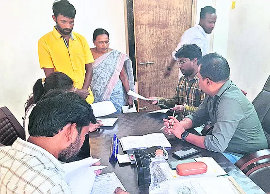 ● జిల్లావ్యాప్తంగా ఎనిమిది నెలల క్రితం బీసీ, కాపు కార్పొరేషన్ల రుణాలకు నోటిఫికేషన్‌ ● సుమారు రెండు వేల మంది దరఖాస్తు ● ఇంటర్వ్యూలు నిర్వహించినా  నేటికీ మంజూరు కాని రుణాలు ● ప్రహసనంగా మారిన ప్రక్రియ ● నిరుద్యోగ యువత ఆశలు ఆవిరి 