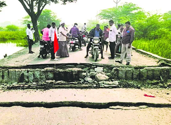 నేరెళ్లవాగుపై కుంగిన చప్టా 