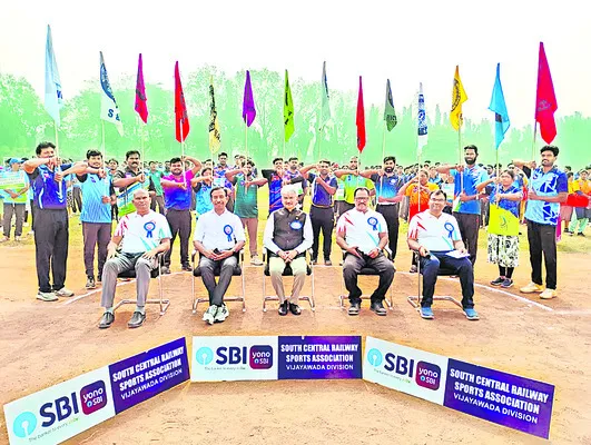 డీఆర్‌ఎం కప్‌  టోర్నమెంట్‌ ప్రారంభం 