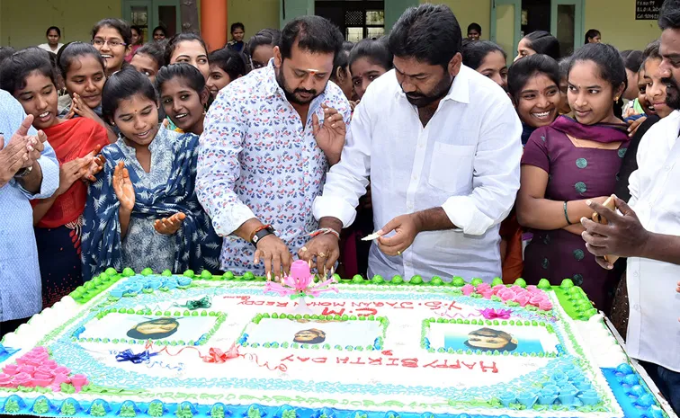 కార్యకర్తల్లో జోష్‌.. ఘనంగా వైఎస్‌ జగన్‌ పుట్టినరోజు వేడుకలు