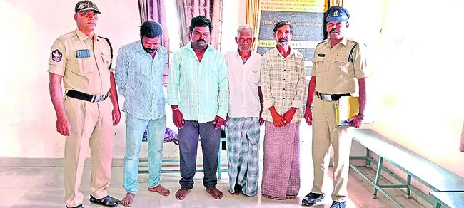 ఎర్రచందనం కేసులో నలుగురికి ఐదేళ్ల జైలు 