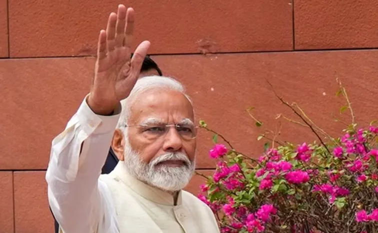 పొగమంచు ఎఫెక్ట్‌: వెనుదిరిగిన ప్రధాని  మోదీ హెలికాప్టర్