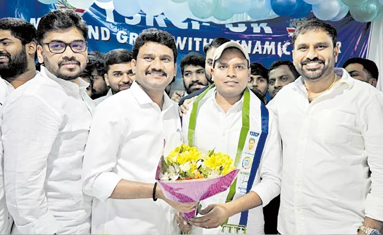 బ్రిటన్, కువైట్‌లో వైఎస్‌ జగన్‌ ముందస్తు పుట్టినరోజు