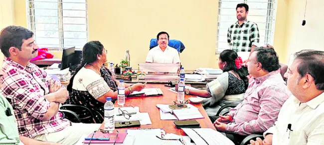 పెండింగ్‌ దరఖాస్తులు పరిష్కరించాలి 