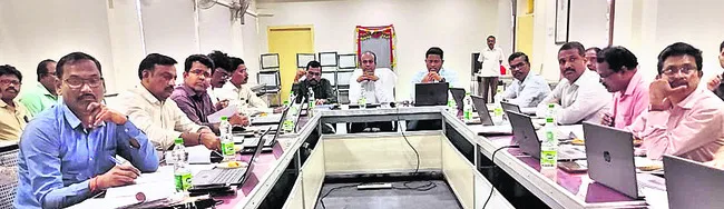 మేడారం జాతరకు 700 బస్సులు