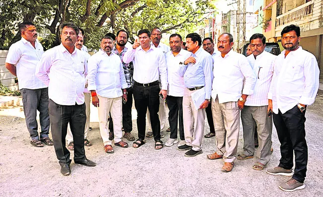 అభివృద్ధి పనుల్లో వేగం పెంచండి