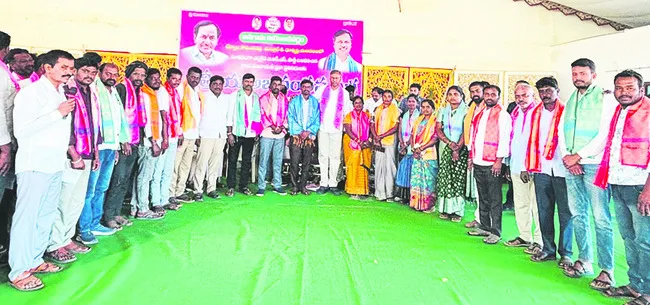 అందుబాటులో ఉండి సేవలందించండి