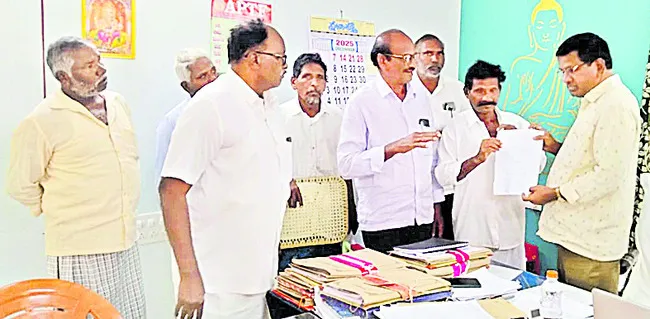 బెల్ట్‌ షాపులతో కుటుంబాలు సర్వనాశనం 