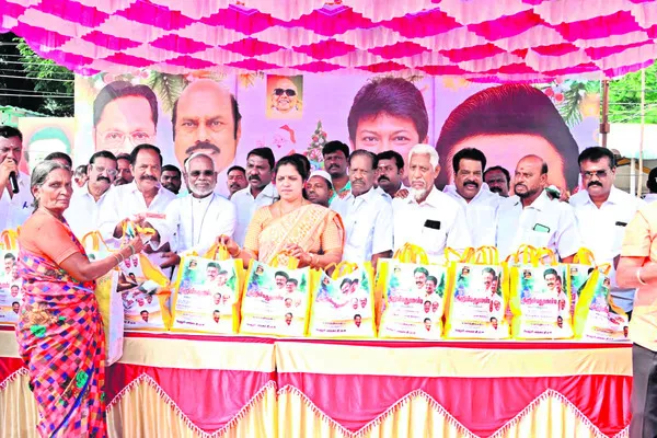 క్రైస్తవులకు సంక్షేమాల పంపిణీ 