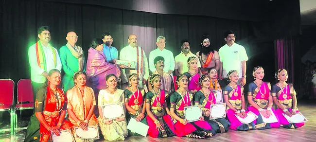 సంప్రదాయాలను కాపాడదాం 