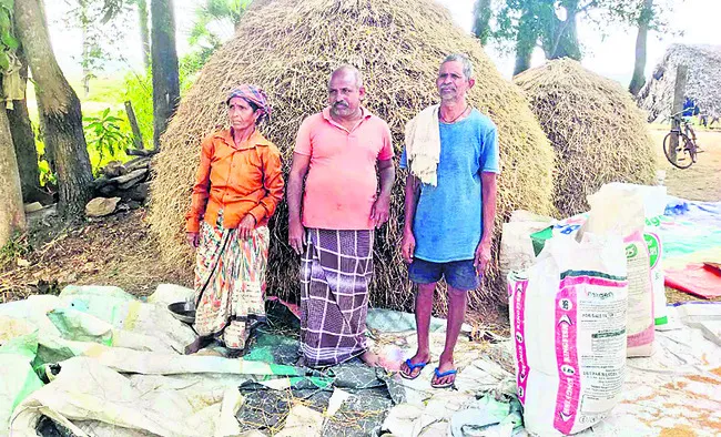 మూడు టన్నుల ధాన్యం చోరీ 