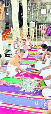 వేణుగోపాలుని  హుండీ లెక్కింపు 
