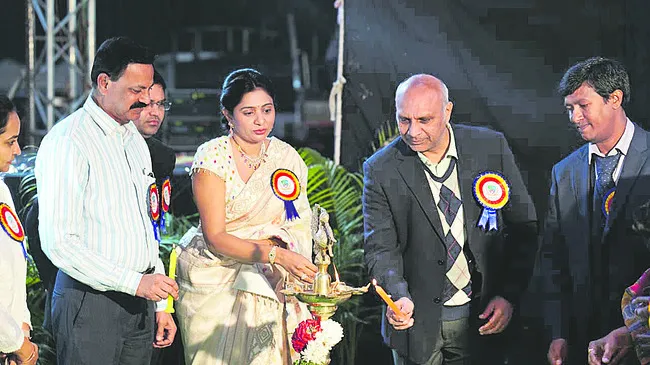 సంప్రదాయాలను కాపాడుకోవాలి 